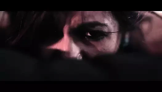 HATUN TıRAŞLı AMCıĞıNı YALATıYOR VE SONRA BÜYÜK BIR YARAK ONU SIKIYOR