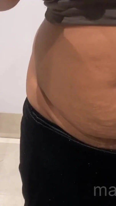 Parkur odasında seksi elbiseler deniyor ve alışveriş merkezi parkuru odasından parmaklıyor, malappuram, kerala | Klip 1