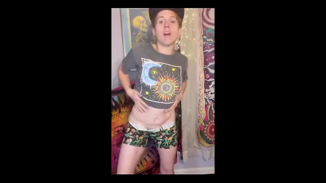 Erkek arkadaşının boksörlerini çaldı ve tekrar geldi!