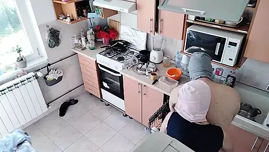 Hot amateur couple having fun in the kitchen. Sexy mom having breakfast in the bedroom, hairy pussy, big tits, big ass.