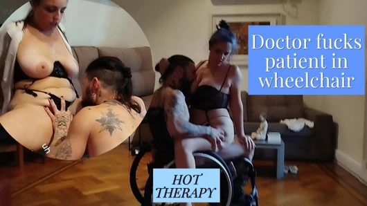 Terapist hastasını tekerlekli sandalyede sikiyor. ALTERNATIF TERAPILER