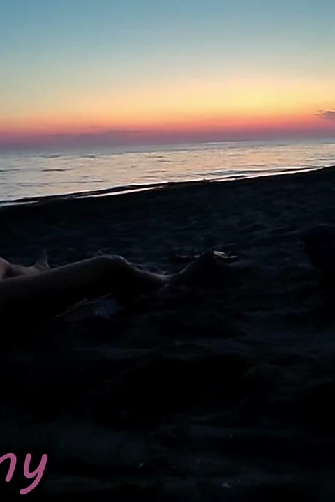 Yarak teşhiri Fransız öğretmen orta yaşlı seksi kadın riskli plajda oral seks maspalomas çıplak plaj boşalması insanlar