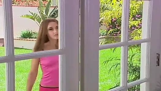 Orta yaşlı seksi kadının vahşi çifte penetrasyon macerası: daha önce hiç olmadığı kadar gergin ve dolu