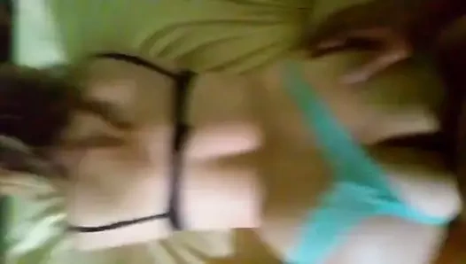 me vengo rico en las nalgas y espalda de mi mujer