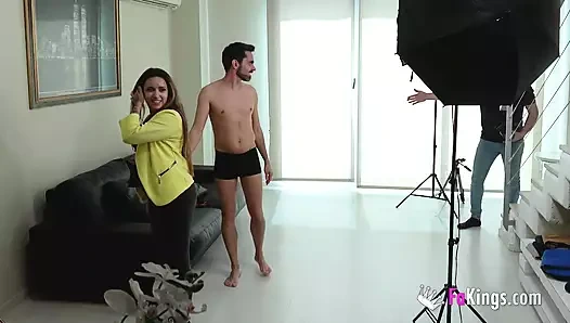 Amatör temizlikçi kadın büyük bir yarakla sikilirken sürtük oluyor