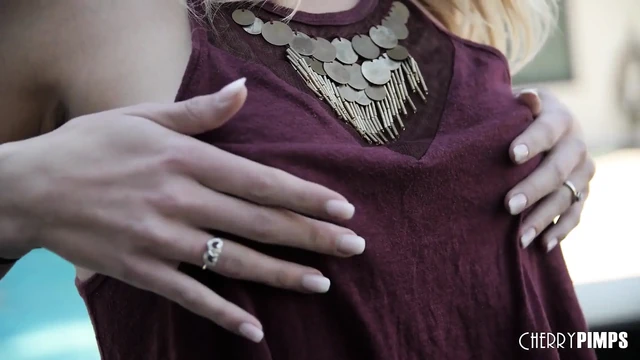 Minyon Macy Meadows'un romantik sevişmesi yüzüne boşalmayla bitiyor!