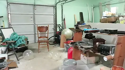 Şişman götüm büyük net balonlar patlatıyor