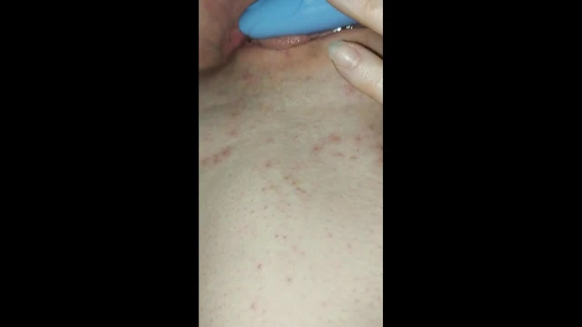 Делаю это сама своими игрушками, пока не возбужусь.