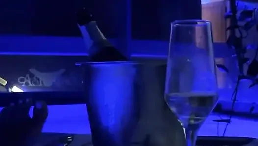Kraliçenin ayaklarına iyi dikkat edilmeli