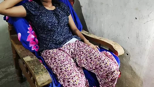 Üniversiteli kız öğretmen tarafından sert sikiliyor.