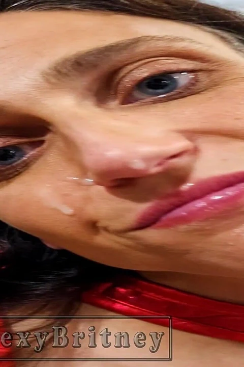 Büyük ve seksi Britney - boşalma ve yüze boşalma slayt gösterisi - oral seks