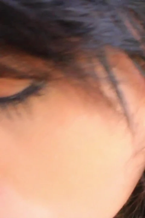 Gotik genç kız parkta yarak emiyor