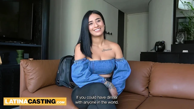 Bu büyük götlü latin orta yaşlı seksi kadının kocasının asla hayal edemeyeceği şekilde ünlü olmasına yardım ettim