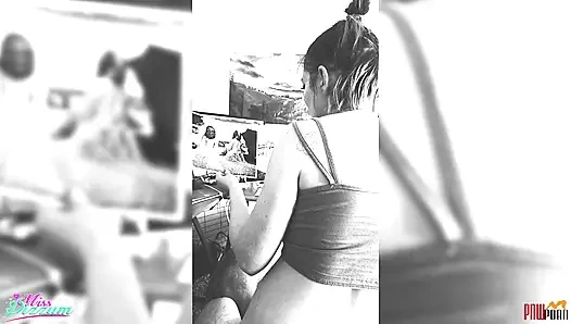 Ormanda fotoğraf çekimi dölleniyor ve üstüne işiyor