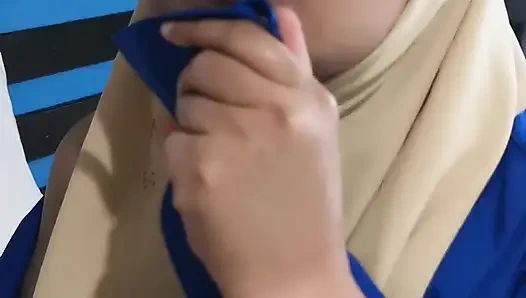 Üvey kuzenim beni uçurtma suyuyla doldurmaya zorladı.