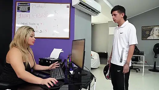 Ev İşimi Korumak İçin Ofiste Patronun Kıçını Siktim