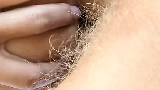 Üst düzey orta yaşlı seksi kadın yüze boşalmadan önce göt deliğinden sikiliyor
