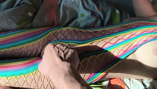 Seksi kostümlü üvey kız kardeş sıkı bakire amına dokunmama ve anahattını izlememe izin veriyor