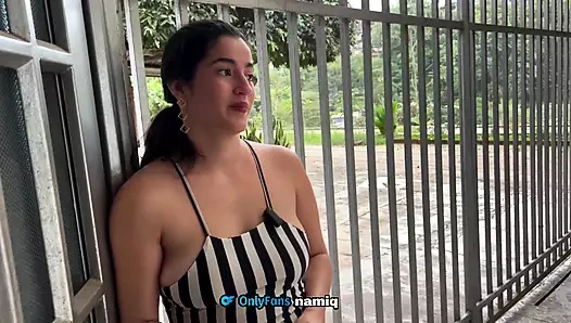 Kocam kaldıramadığı için komşu sikini götüme sokuyor!