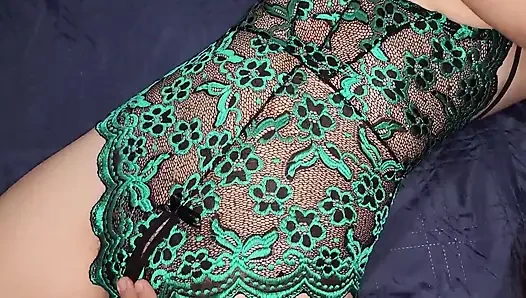 Xxx bakire baldız erkek arkadaşı gelmeden önce kendini sikiyor