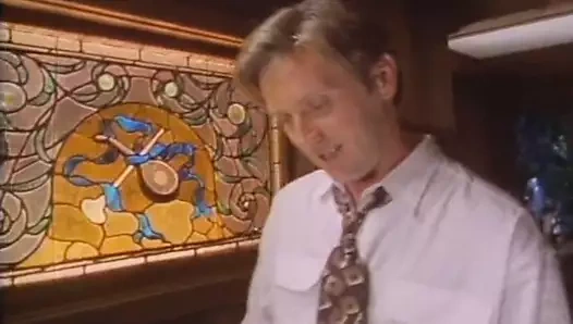 Jennifer burton kanepede ve halıda seks yapıyor.