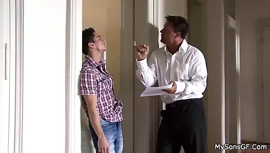 Aldatan kız arkadaşı yaşlı dedenin yarağına biniyor