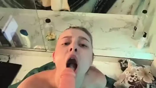 Güzel yüze boşalarak yarağa bin ve ateşli sakso