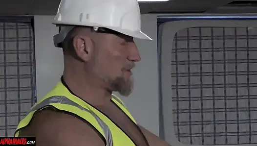 Alphamales - tesisatçı adam eşcinsel bir itaatkar