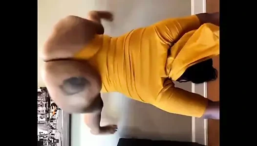 Kalın zenci twerk götünü alkışlıyor