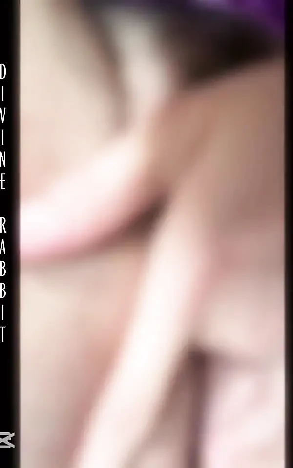 Tanrıça sıkı amına 12 inçlik şişman dildo alıyor