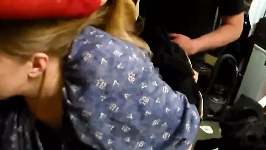 Adamımın yemesi için başka kremalı turta alıyorum