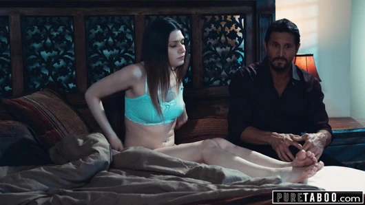 Saf tabu üvey anne üvey amca ile genç yakalandı ve katıldı