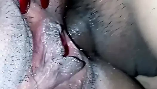 Leyne rodriguez kıçını en yüksek teklifi verene sunuyor