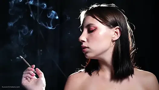 Yavaş duman baştan çıkarma sakin özgüven gece geç saatlerde