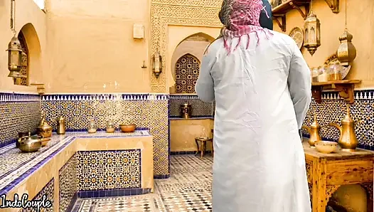 Suudi koca ve İranlı evli kadın mutfakta