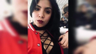 Sikimi büyük poposuna vererek çığlık atıyor