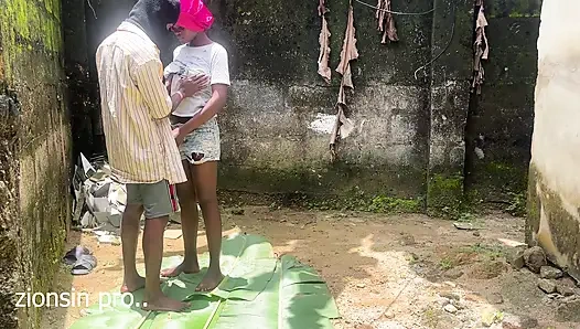 O kadar azgındım ki ev sahipleri üvey kızımla arka bahçemizde bir arka bahçede sikiş randevusu düzenledim. Çok pürüzsüz bir şekilde ortaya çıktı.