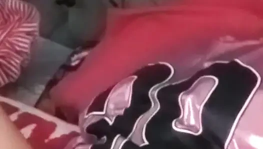 Yumruk sokma oyuncağı ile pembe ıslak görünüm