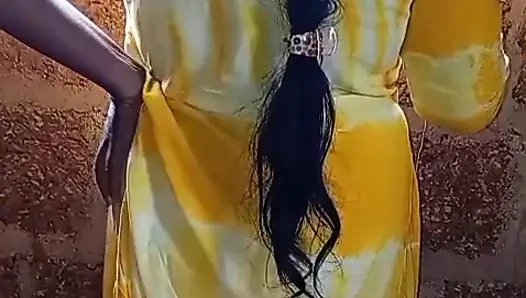Karım işiyor ve büyük göğüsler