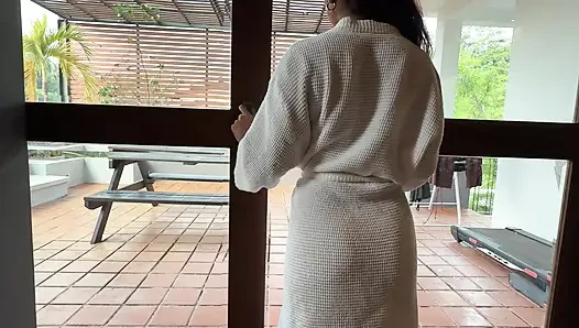 Küçük bir desi kızı evde tek başına gözetliyorum asmr