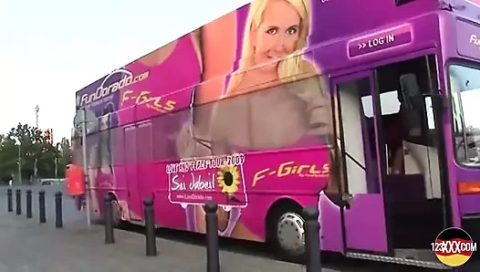 Bacaklarını açtığında yarağın çıldırıyor