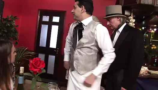 Muhteşem sarışın ve esmer babes istekli için emmek çük