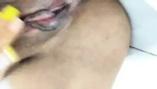 Soy una chica muy traviesas y quiero sola  mientras que mis padres salen de casa te animas a verme