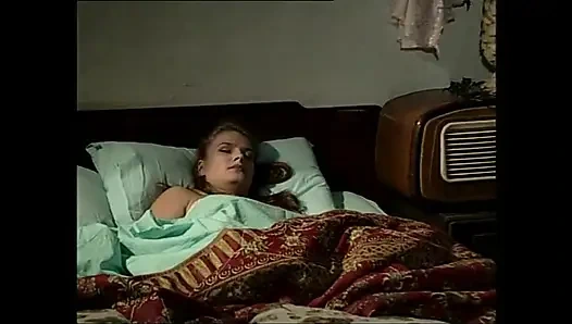 İri göğüslü seksi kız büyük sert İtalyan yarağına biniyor!