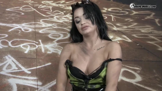 389 Daphne Klyde latetex savaşçı seksi çekim