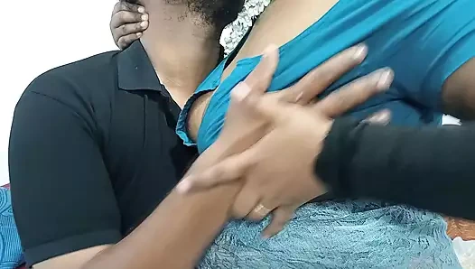 Ateşli çift dudak öpüyor ve gırtlağına kadar alıyor