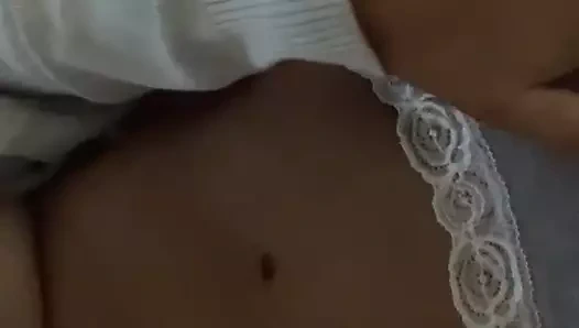 Boşalana kadar külotumdan amcığımla oynuyorum