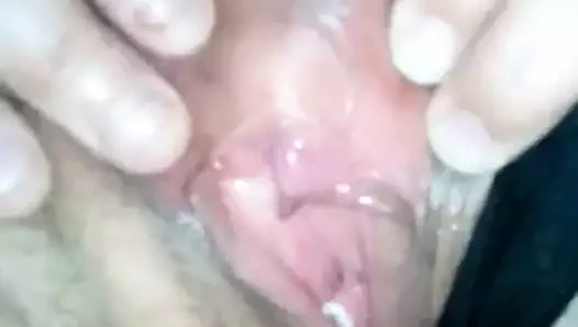 Reife geile frau besorgt es sich mit einen Dildo