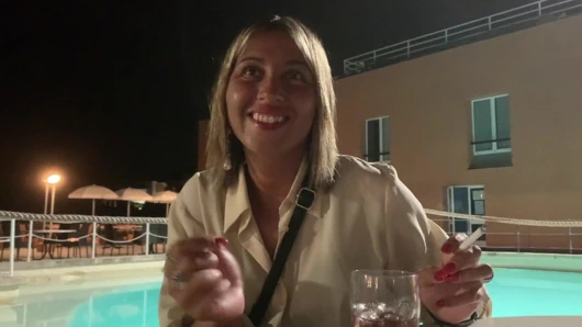 İtaatkar sekreter terfi etmesi için patronuna yalvarır. amcığıyla sert sikişiyor ve anal dölleniyor. amatör ev yapımı seks kaseti