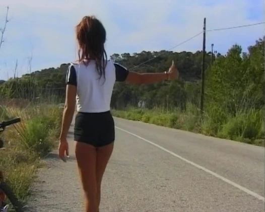 Tatlı Alman kız açık havada göt deliğini siktiriyor